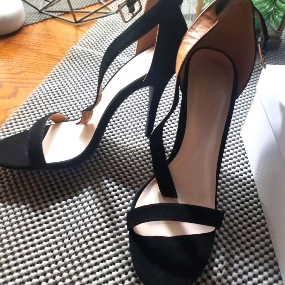 Black strappy heel